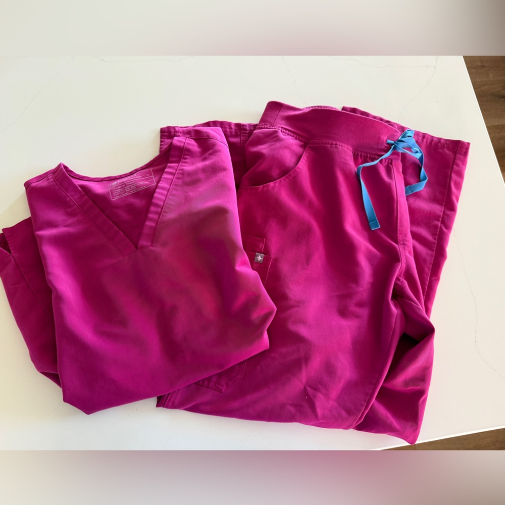 FIGS Raspberry Sorbet Scrub Set with Blue Drawstring- Large